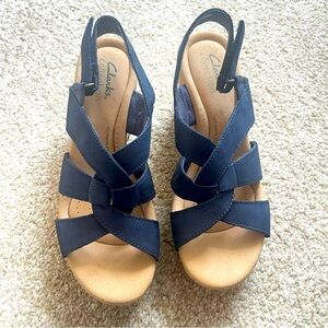 Clarks Women Navy Giselle Beach Wedge Sandal Size 7